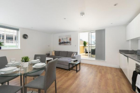 Skyvillion - 4 Bed Luxury Apartment with Balcony & Parking